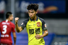 皇冠足彩盘：费南多是前场万金油，：可踢前腰国足受益良多